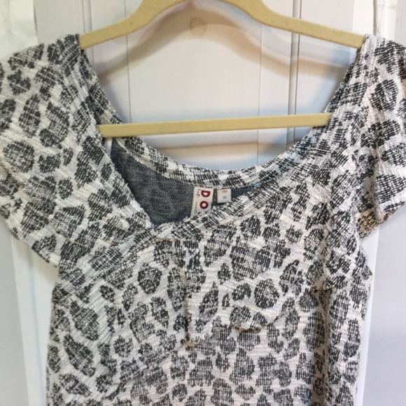 Dolan Left Coast Collection Gray Leopard Print Top - Picture 3 of 14